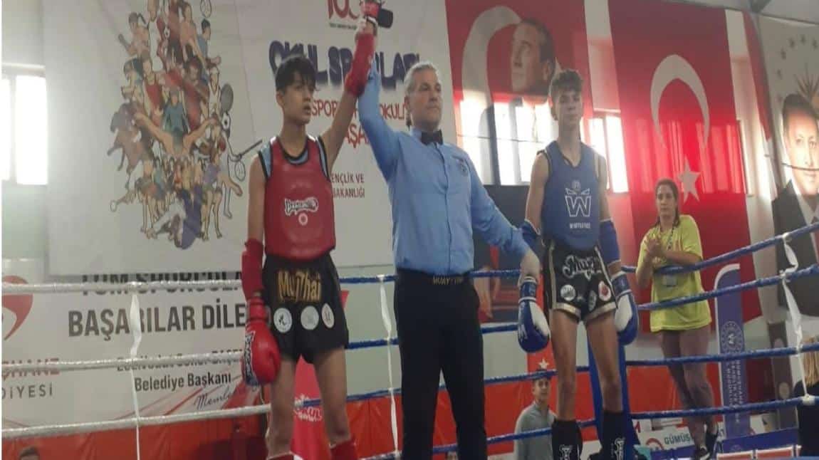 Muay Thai Okul Sporları Şampiyonasında Öğrencimiz Mahmut YAĞLICALI Türkiye 2. Oldu